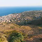 Monterosso, Acicastello Вилла