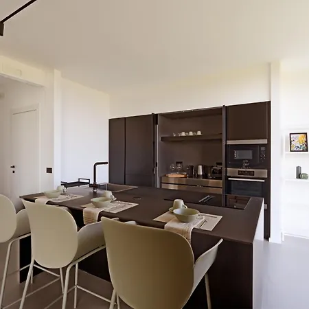 Monterosso, Acicastello آتْشّي كاستيلّو