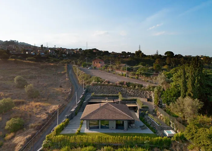 Villa Monterosso, Acicastello