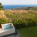 Monterosso, Acicastello * Aci Castello