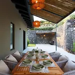 Monterosso, Acicastello Villa