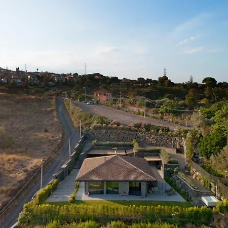 빌라 Monterosso, Acicastello