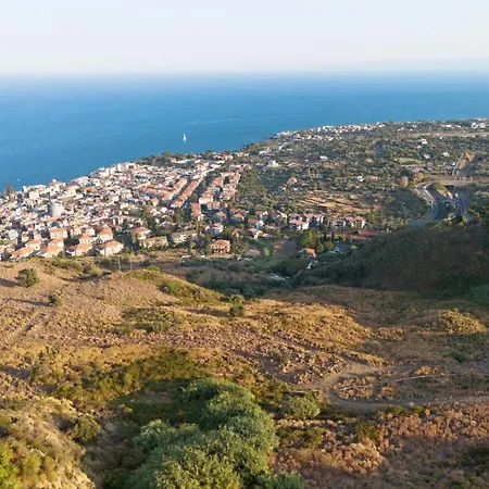 Monterosso, Acicastello Villa
