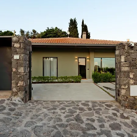 빌라 Monterosso, Acicastello