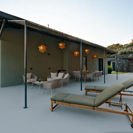Monterosso, Acicastello Villa