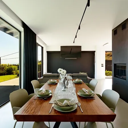 Monterosso, Acicastello *