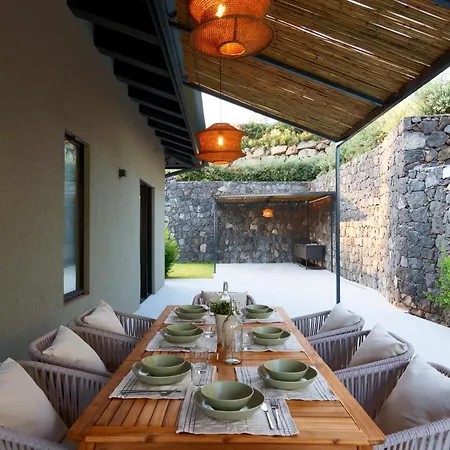 Monterosso, Acicastello 빌라