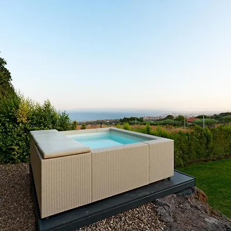 Monterosso, Acicastello 빌라