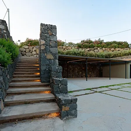 빌라 Monterosso, Acicastello