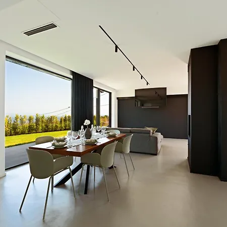 Monterosso, Acicastello