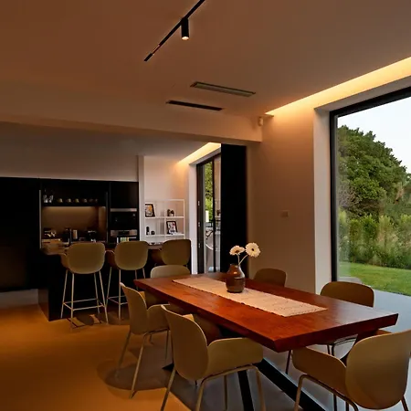 Monterosso, Acicastello *