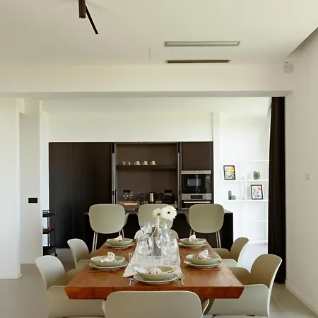 Monterosso, Acicastello