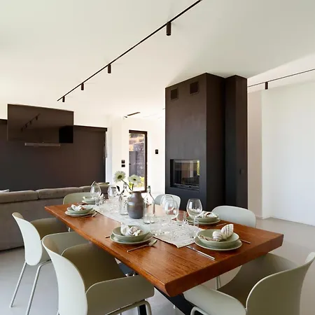 Monterosso, Acicastello 빌라