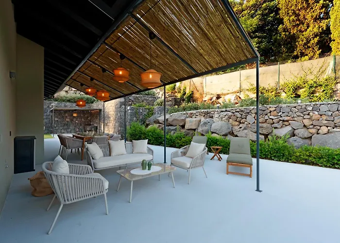 Monterosso, Acicastello *